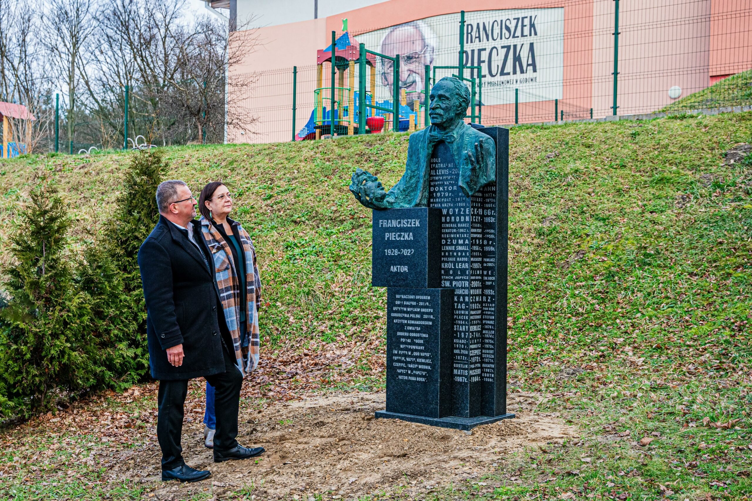 W Godowie stanęła rzeźba Franciszka Pieczki. Fot. UM Godów