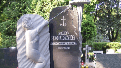 pomnik Kamili Skolimowskiej na jej grobie na Powązkach