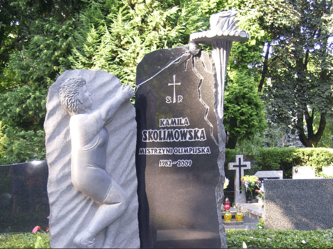 pomnik Kamili Skolimowskiej na jej grobie na Powązkach