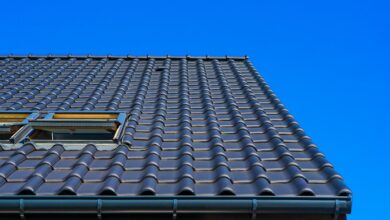 Malowanie dachu z blachy - od czego zależy cena?