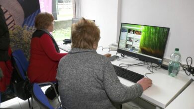 Seniorzy w Katowicach uczą się technologii