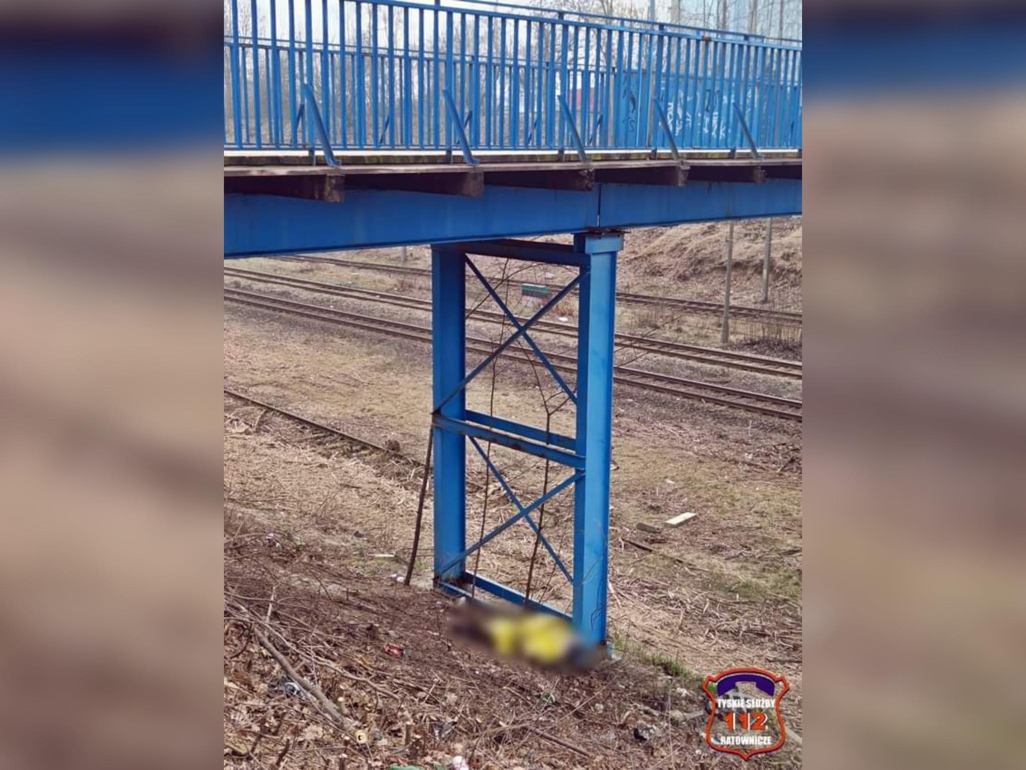 Tychy: Zwłoki pod kładką na Dąbrowskiego/fot.112 Tychy - Tyskie Służby Ratownicze