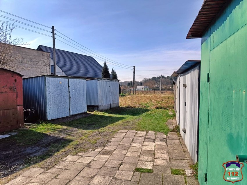 Tychy: Oddał do siebie strzał w garażu/fot.112 Tychy