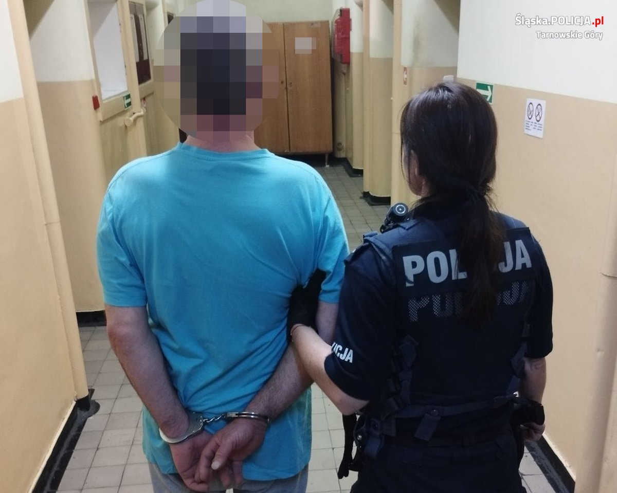 Przewrócił się z 2-letnim dzieckiem na ulicy. Miał 3 promile/fot.Śląska Policja