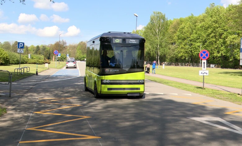 Autobus bez kierowcy ponownie w Katowicach WIDEO