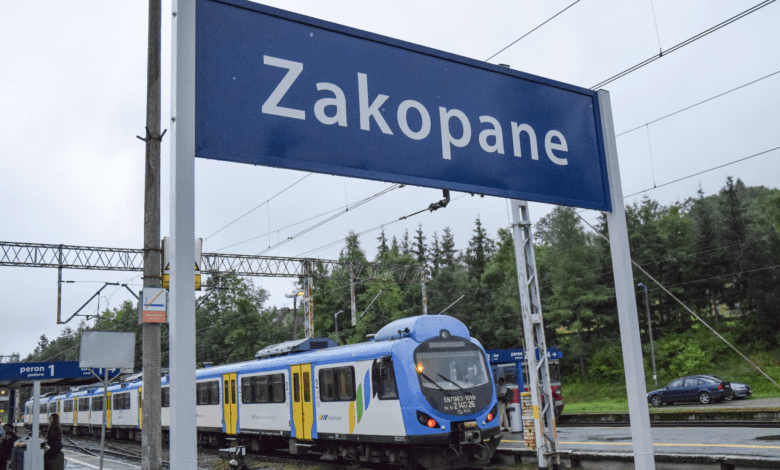 Sprinter Ornak. Pociąg z Katowic do Zakopanego poleca się na majówkę/fot.Koleje Śląskie
