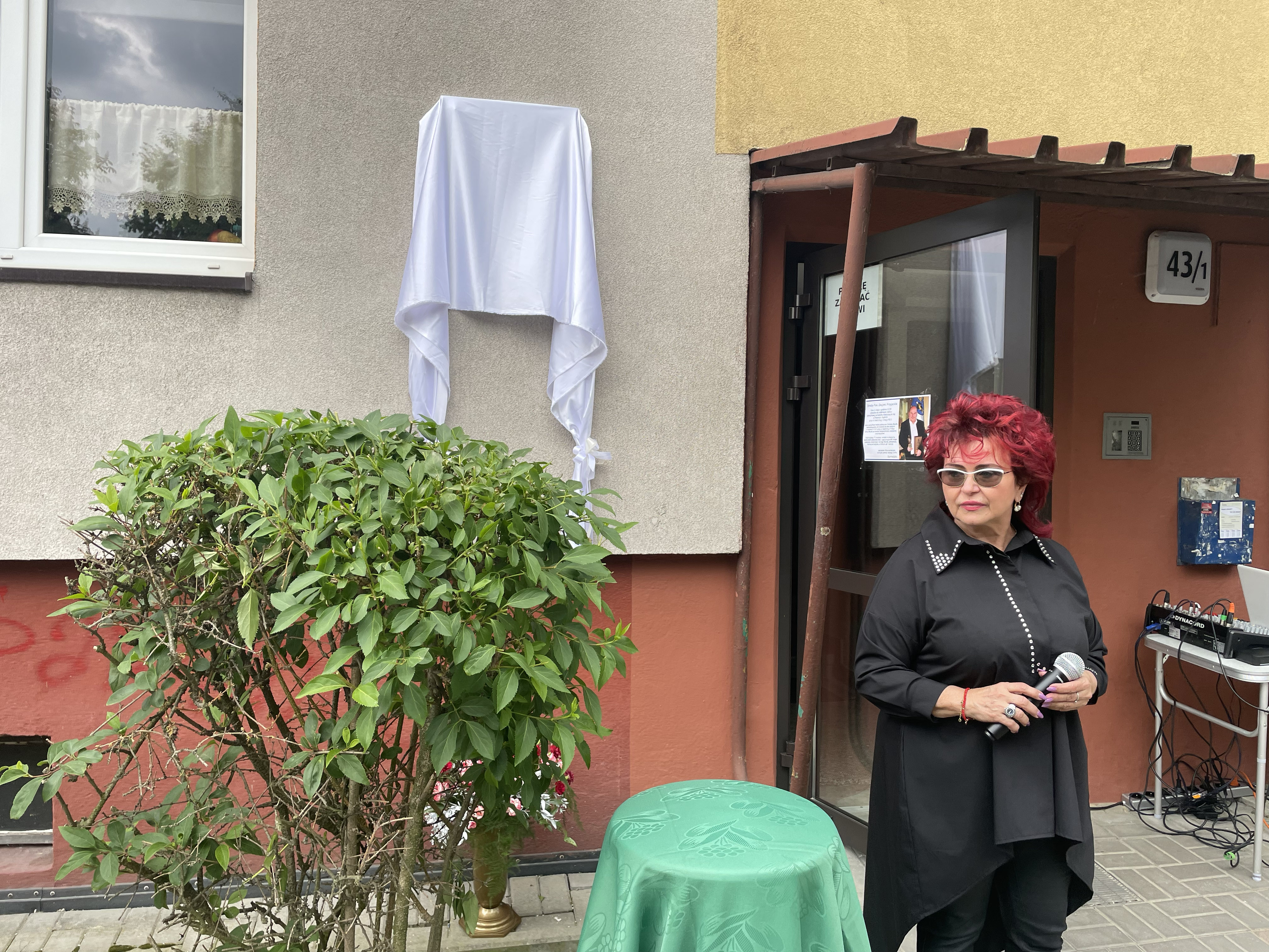 W Piekarach Śląskich odsłonięto tablicę pamięci Jerzego Macoły