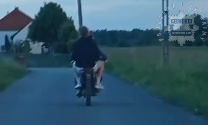 Dwóch nastolatków uciekało policji na motocyklu. Fot. Policja Śląska