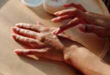Jak dbać o suche dłonie?