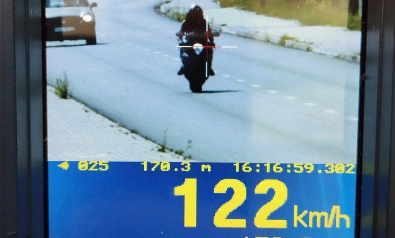 122 km/h w terenie zabudowanym 36-latek stracił prawo jazdy. Fot. KMP Gliwice