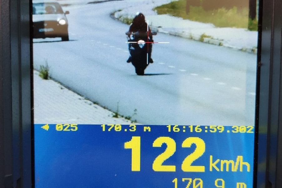 122 km/h w terenie zabudowanym 36-latek stracił prawo jazdy. Fot. KMP Gliwice