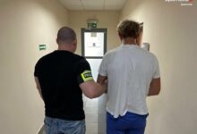 Zaczął okaleczać się w aucie. Później zaatakował policjantów/fot.KMP Jaworzno