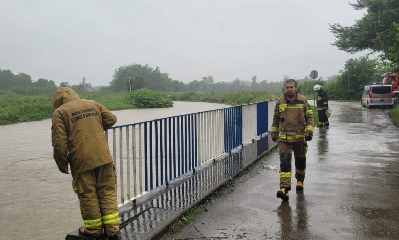 Alarm przeciwpowodziowy w powiecie bielskim 4 czerwca 2024, około 300 interwencji straży pożarnej. Fot. Komenda Miejska Państwowej Straży Pożarnej w Bielsku-Białej