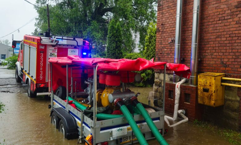 Alarm przeciwpowodziowy w powiecie bielskim 4 czerwca 2024, około 300 interwencji straży pożarnej. Fot. Komenda Miejska Państwowej Straży Pożarnej w Bielsku-Białej