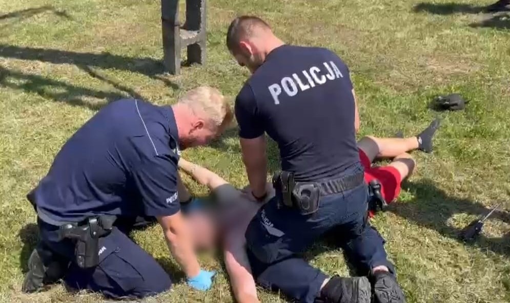 Wszedł na słup energetyczny. Tam poraził go prąd/fot.policja.pl