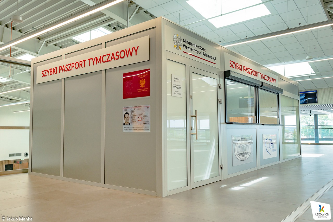 4400 uratowanych wakacji! Punkt paszportowy w Pyrzowicach działa pełną parą