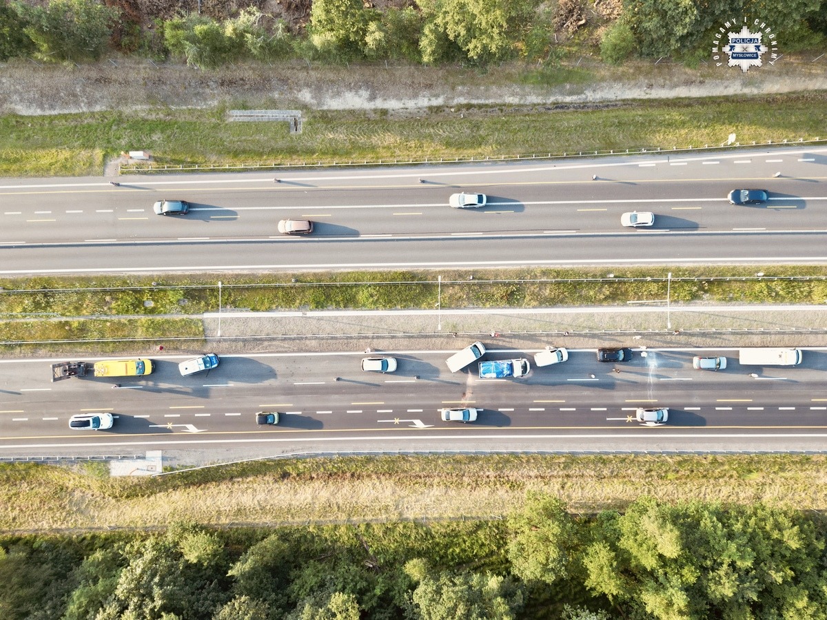 Śląskie: 6 samochodów zderzyło się na A4/fot.Śląska Policja