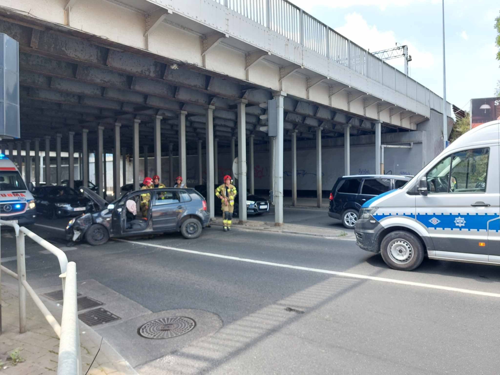 Katowice: Uderzył w wiadukt. Ogromny korek/fot.Łukasz Kądziołka