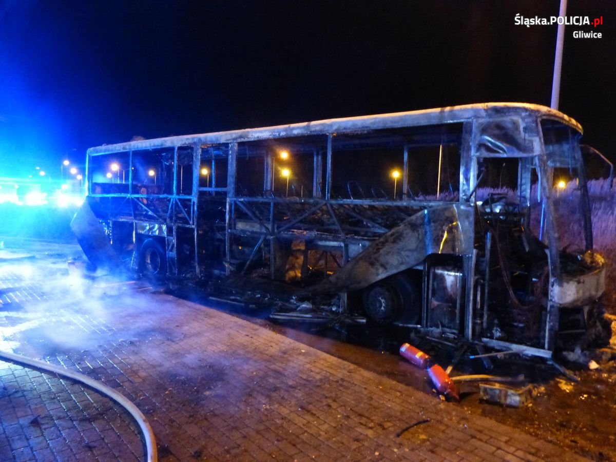 Na A4 spłonął autokar przewożący dzieci/fot.Śląska Policja