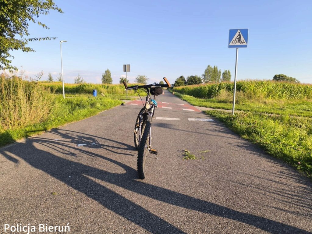 Bieruń: rowerzysta potrącony przez samochód. Zginął na miejscu. Fot. KPP w Bieruniu