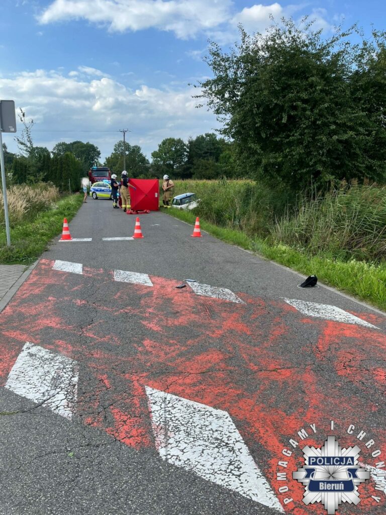 Bieruń: rowerzysta potrącony przez samochód. Zginął na miejscu. Fot. KPP w Bieruniu