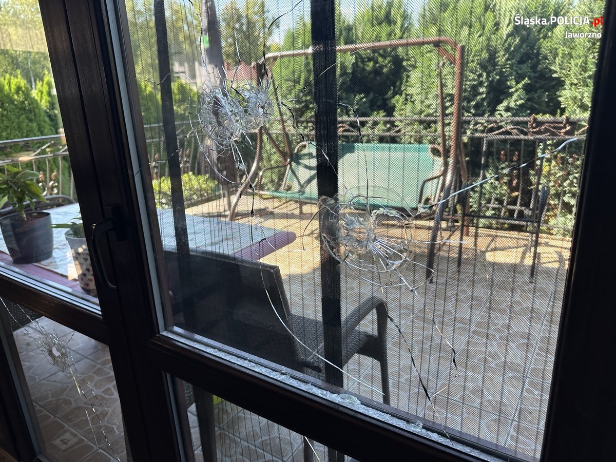 Jaworzno: Ostrzelał dom sąsiada. Grozi mu dożywocie/fot.Śląska Policja