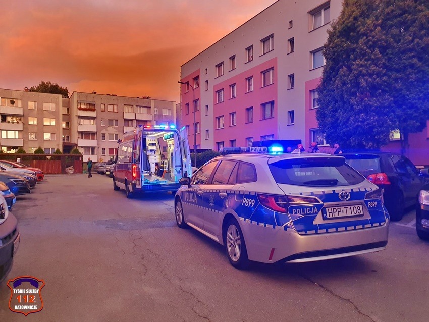 Nastolatka wyskoczyła z okna. Dramatyczne sceny w Tychach/fot.112 Tychy - Tyskie Służby Ratownicze