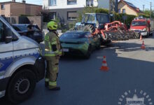 Aston martin wjechał w ursusa w Świerklańcu/fot. KPP Tarnowskie Góry