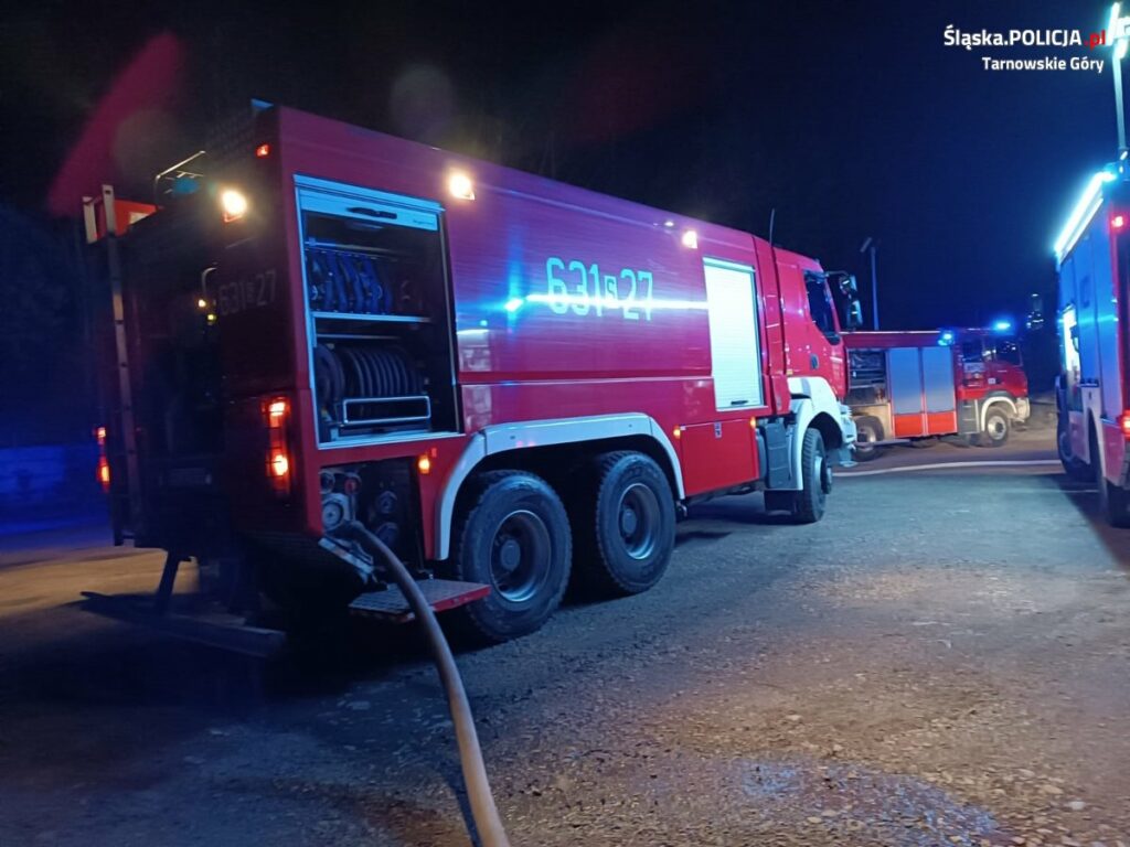 Pożar samochodów ciężarowych w Tarnowskich Górach [ZDJĘCIA]. Fot. KPP Tarnowskie Góry