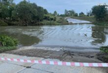 Śląskie: Nurt rzeki porwał auto/fot.Śląska Policja