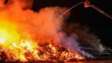 Ogromny pożar w Koniecpolu. Pali się hala magazynowa. Fot. PSP