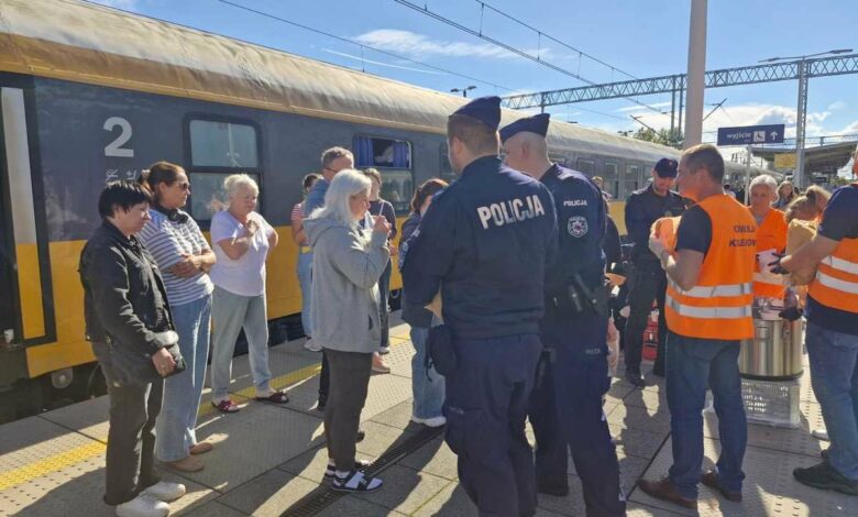 Kilkugodzinny, przymusowy postój na stacji kolejowej w Rybniku/fot.Śląska Policja