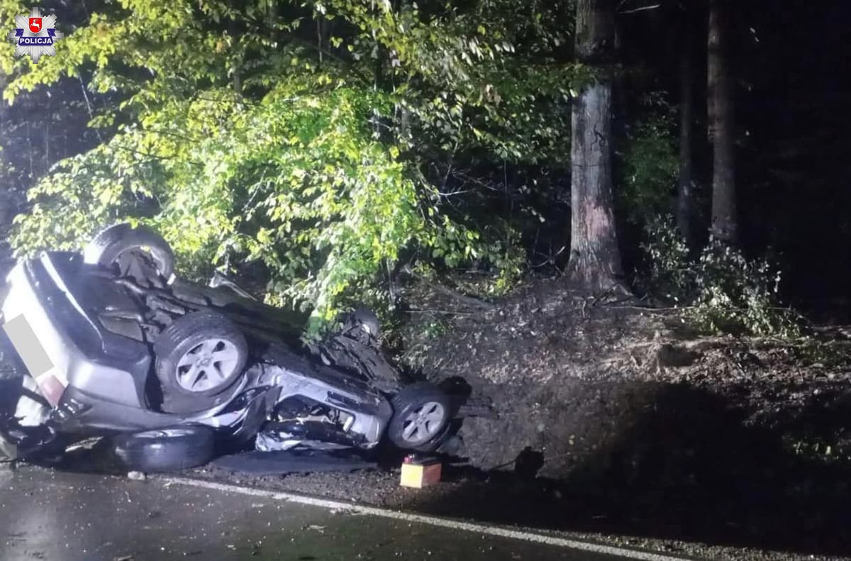 Uderzył w drzewo. Obywatel Ukrainy zginął na miejscu/fot.Policja Lubelska