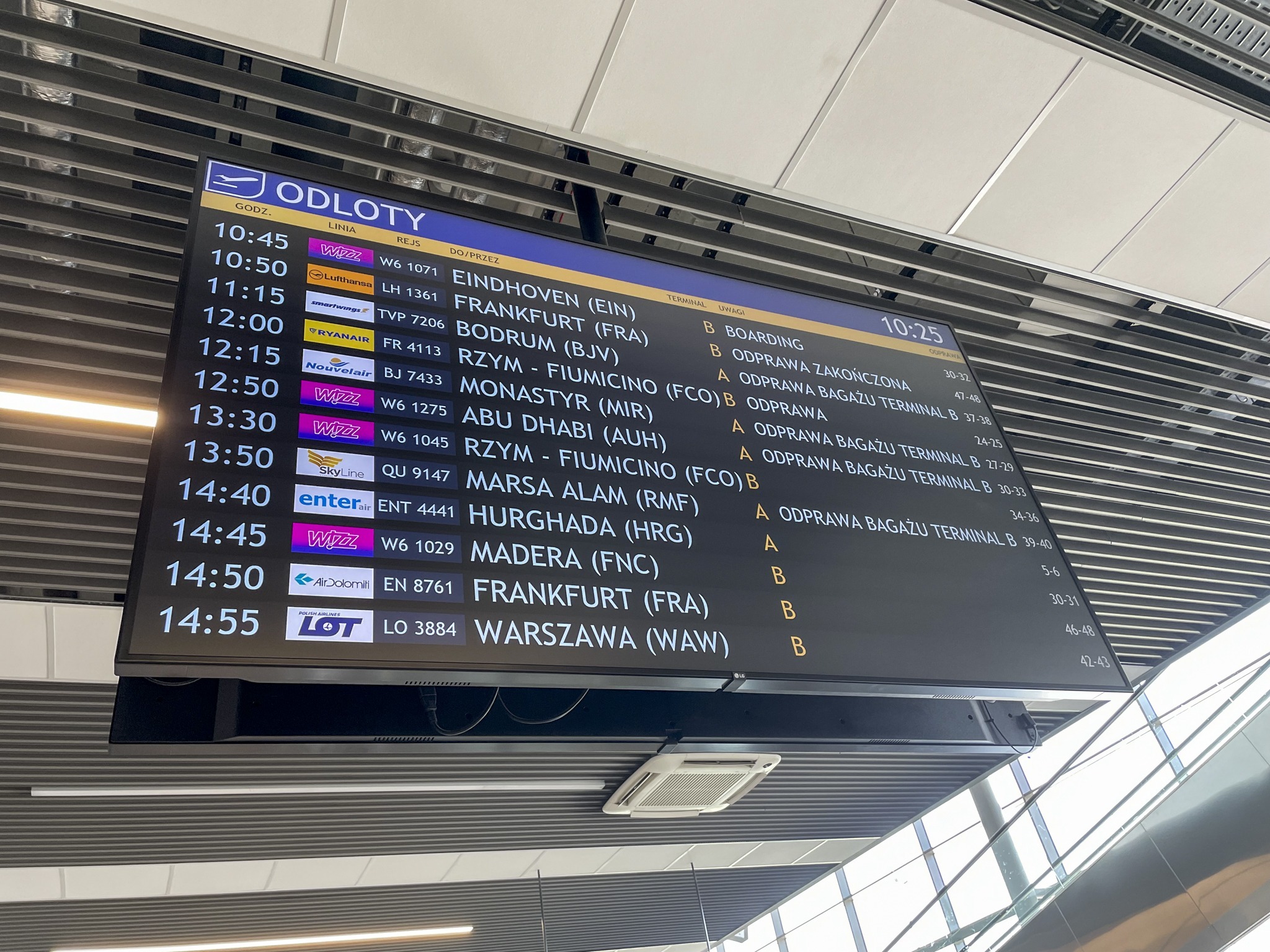 Powiedział, że ma broń w bagażu. Nie poleciał na wakacje