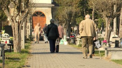 Wzmożony ruch na cmentarzach w Śląskiem