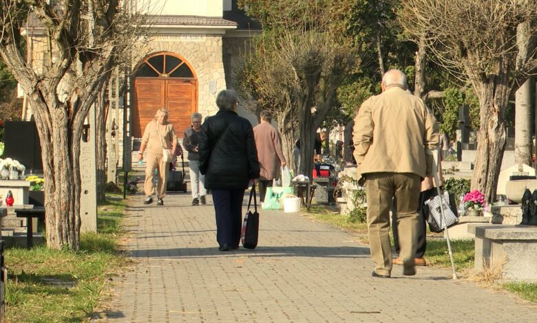 Wzmożony ruch na cmentarzach w Śląskiem