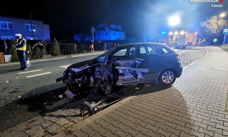 Cieszyn: Zderzenie tira z osobówką/fot.Śląska Policja