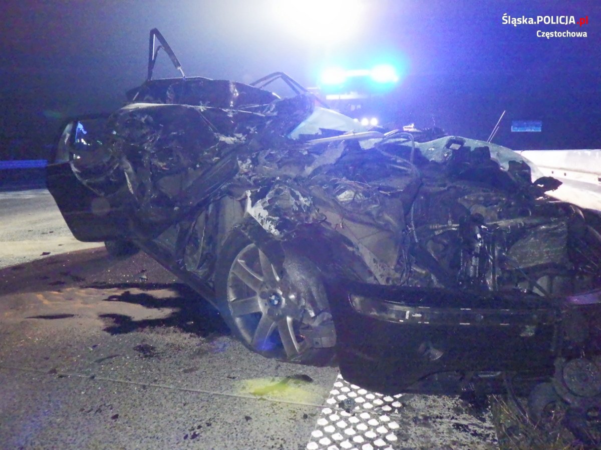 Śląskie: Wypadek na autostradzie A1. Kierowca bmw w ciężkim stanie/fot.Śląska Policja