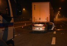 Osobówka wbiła się pod samochód ciężarowy. Tragedia na A4/fot.KMP Rzeszów