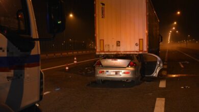 Osobówka wbiła się pod samochód ciężarowy. Tragedia na A4/fot.KMP Rzeszów