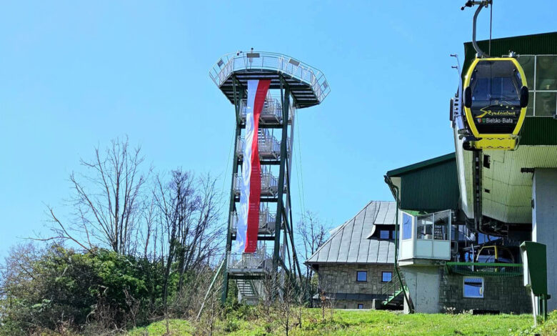 Narodowy symbol na Szyndzielni. Ostatni przejazd kolejką 11 listopada/fot.UM Bielsko-Biała