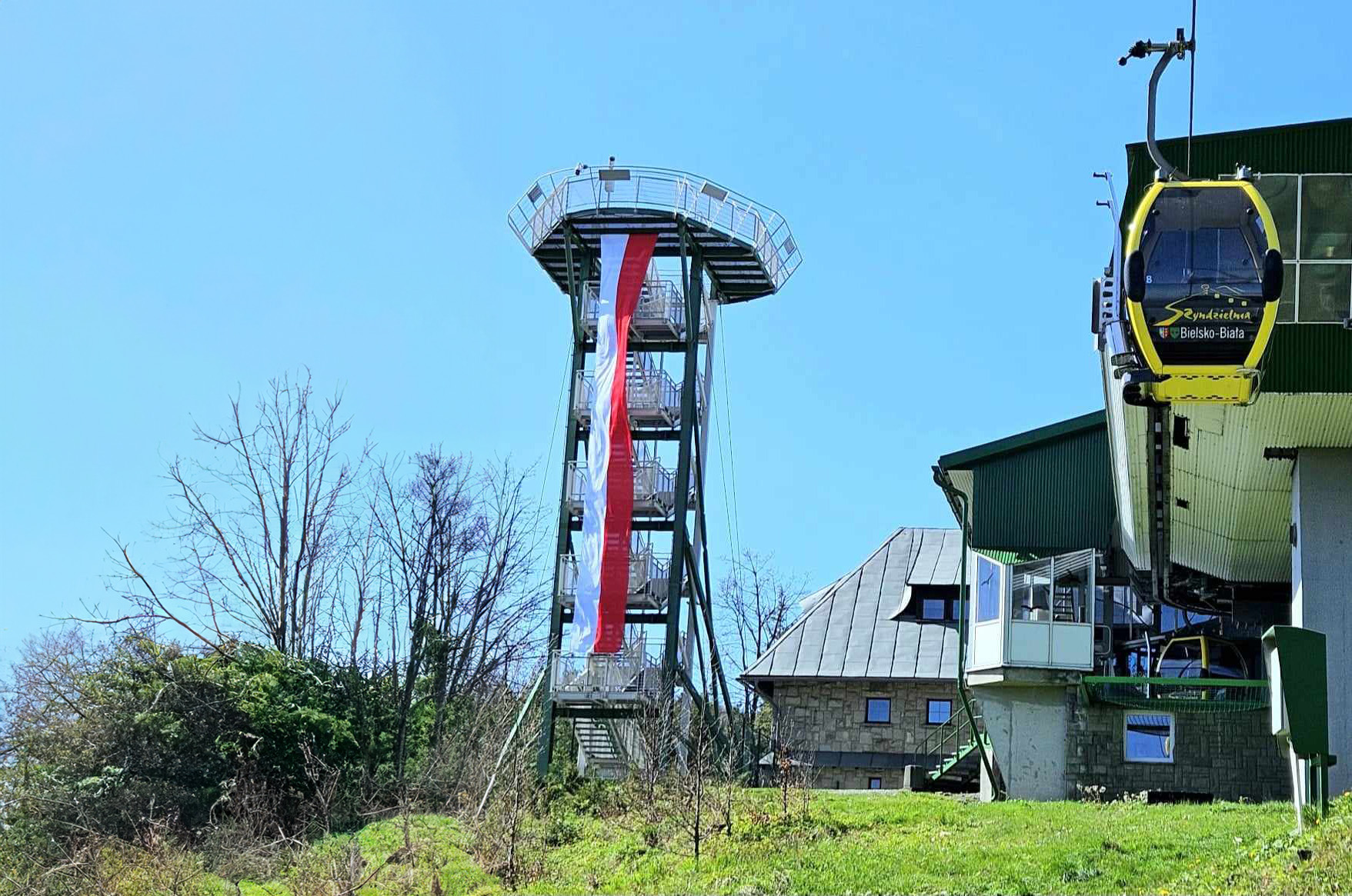 Narodowy symbol na Szyndzielni. Ostatni przejazd kolejką 11 listopada/fot.UM Bielsko-Biała