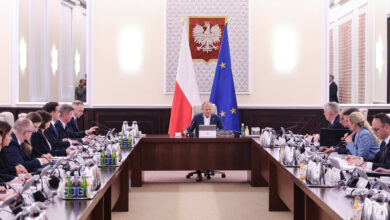 Posiedzenie rządu przy stole Donald Tusk i ministrowie