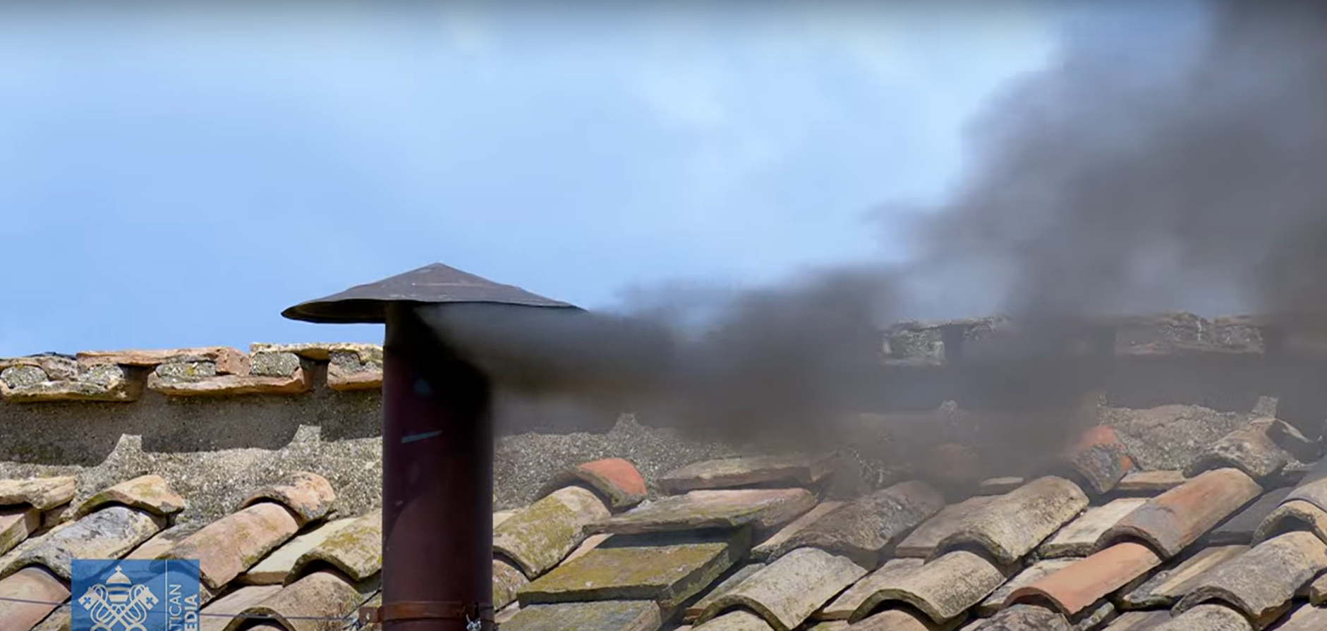 W południe drugi raz czarny dym nad Watykanem. Czy wybrano nowego papieża?