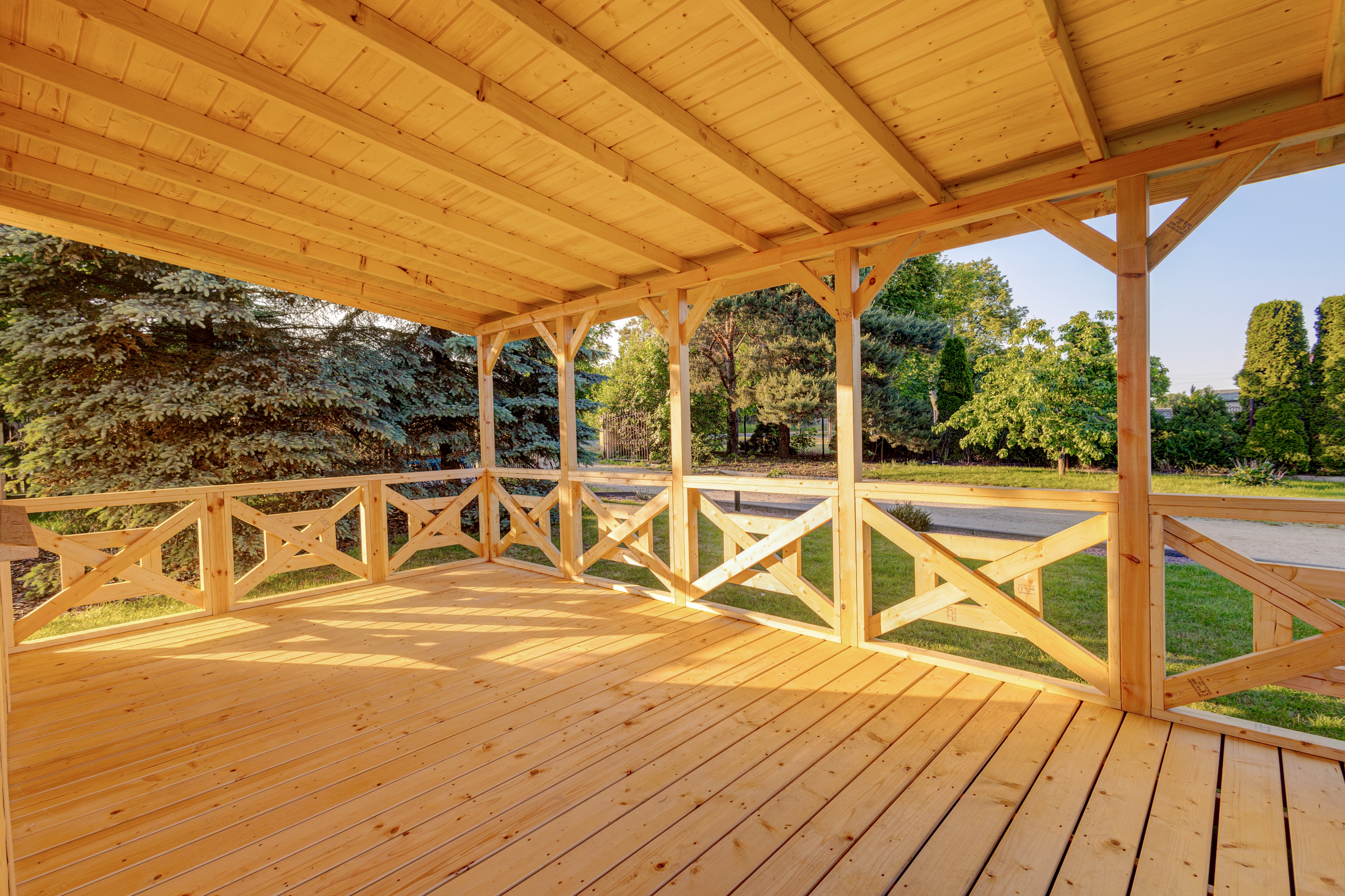 Drewniany domek na działce — jak wybrać funkcjonalny model, który posłuży na lata?