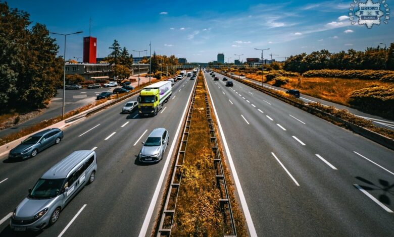 Autostrada, samochody, bezpieczeństwo na drogach