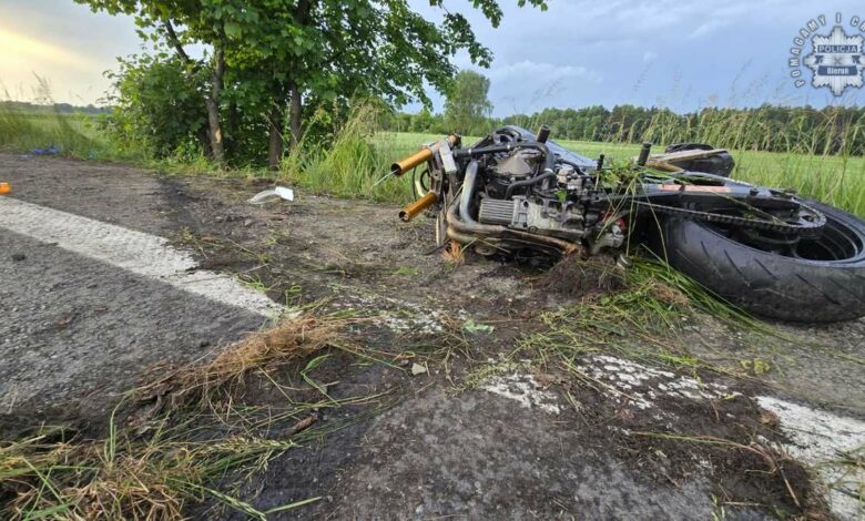 śmiertelny wypadek motocyklisty w Bieruniu rozbity motocykl na poboczu drogi