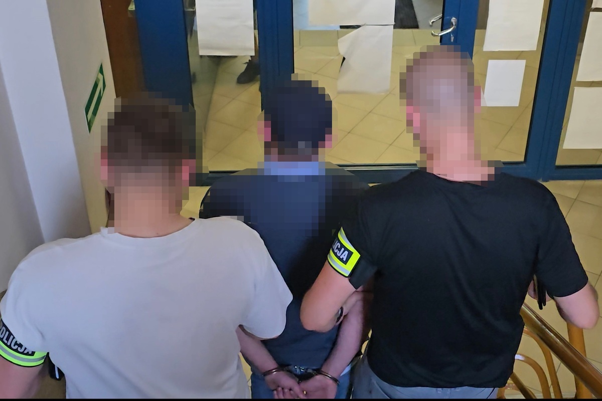 Pijany uciekinier zatrzymany po pościgu ulicami Sosnowca! 30-latek z zakazem prowadzenia miał 2,8 promila i porzucił auto