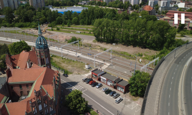 Estakada Chorzów z lotu ptaka fragment drogi i stacja kolejowa