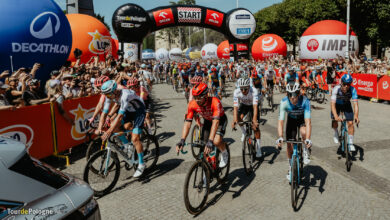 tour de polgone kolarze na rowerach